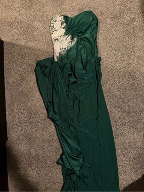 Strapless Emerald Green Evening Gown with Ivory Lace Appliqué
